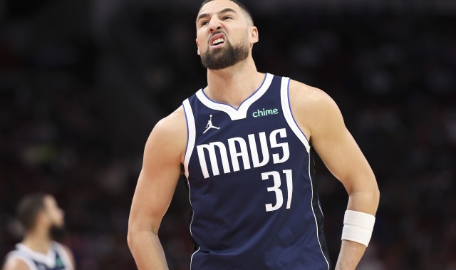 九游娱乐下载-越打越坑了！克莱8中2得5分2板1助 三分6中1&amp;正负值-12