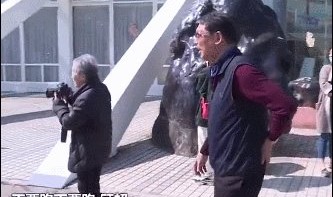 九游娱乐下载-顾超携礼为恩师祝寿 徐根宝：没发奖金别带礼物了