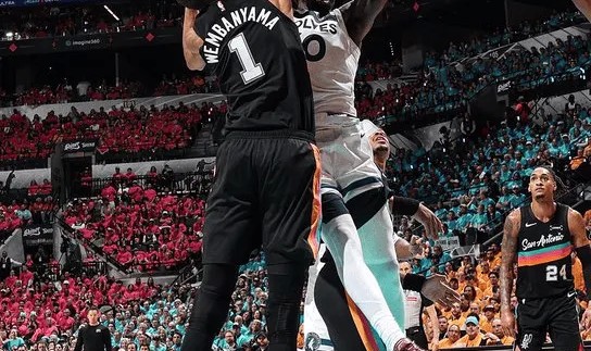 九游娱乐-DPOY！文班系列赛送出22记盖帽，而森林狼面对他仅命中19球