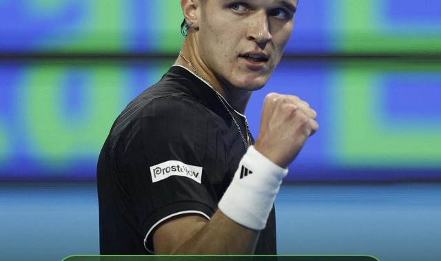 九游娱乐网页版-多哈之夜：辛纳爆冷出局，阿尔卡拉斯鏖战晋级